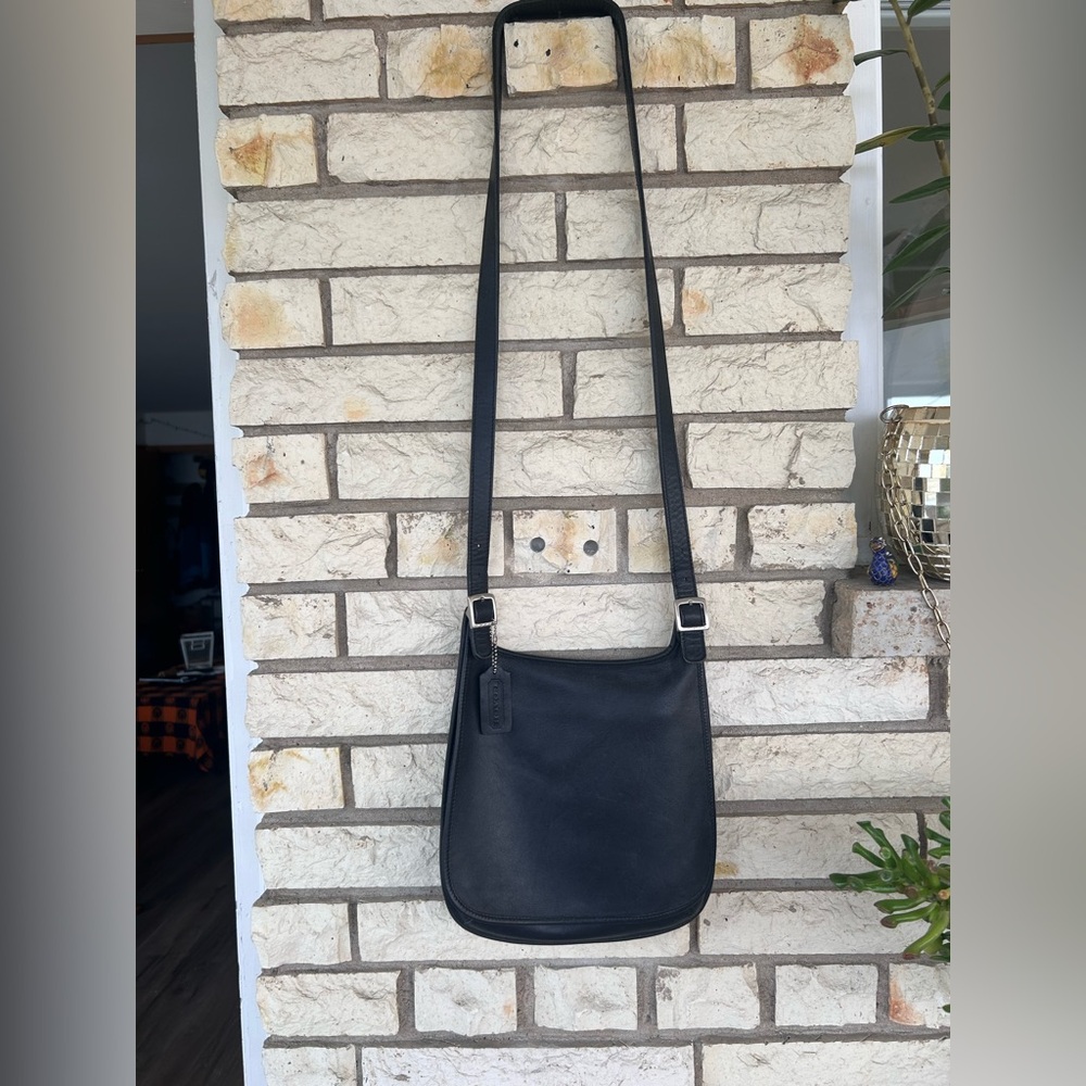 COACH Vintage 9135 Black Leather Hippie Flap Saddle
Shoulder Crossbody Purse